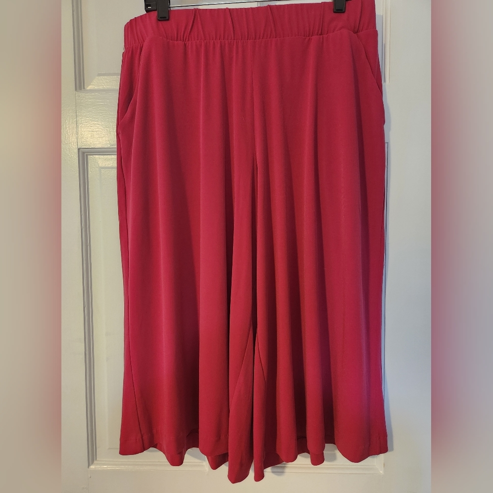 Cropped flowy pink pants